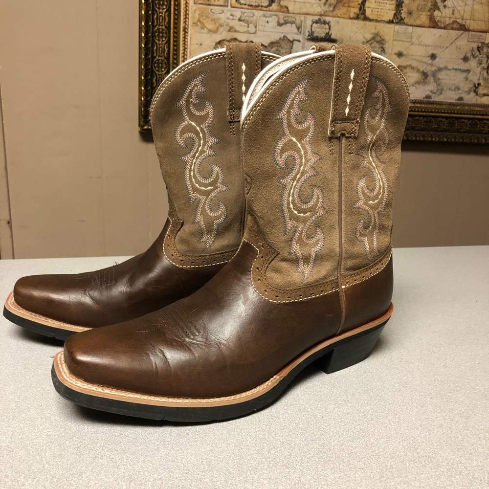 Women Ariat  brown cowboy boots size 9. - Picture 3 of 8